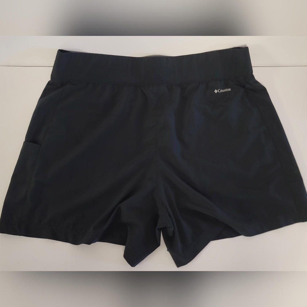 Women’s Columbia Black Athletic Shorts with Side Pockets Fishing, Golf XL